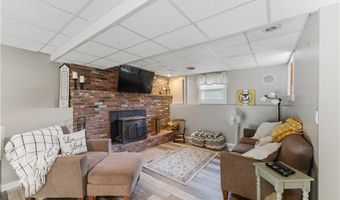 37 Carriage Rd, Cranston, RI 02920