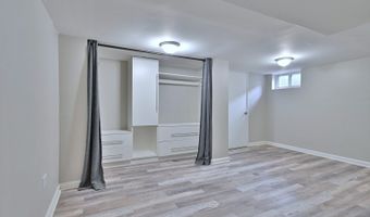 511 W BYRON Ave, Addison, IL 60101