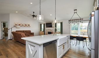 930 Wolf Creek Dr, Polk City, IA 50226