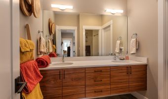 2100 NW Newport Hills Dr, Bend, OR 97703
