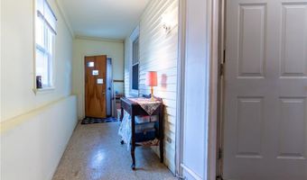 17 Warner St, Newport, RI 02840