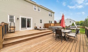 27 S Pond Cir, Cheshire, CT 06410