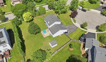 1 Regal Ct, Algonquin, IL 60102