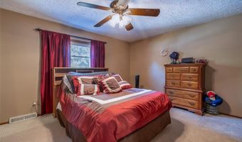 709 Oakhurst Dr, Amherst, OH 44001