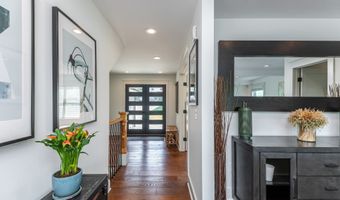 156 N Lake Shore Dr, Brookfield, CT 06804