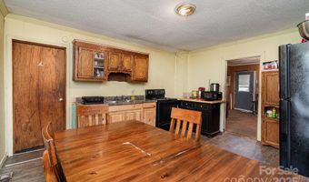 210 Lincoln St, Badin, NC 28009