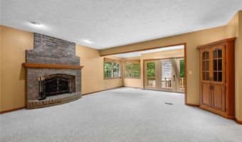 3881 Ravinewood Dr, Austinburg, OH 44010