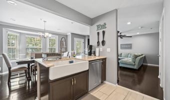 32 MARINA Dr, Bayonne, NJ 07002
