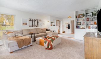 424 Fairlane Dr, Alma, MI 48801