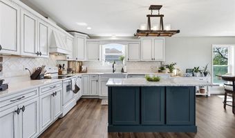 800 Kaitlynn Ave, Anamosa, IA 52205