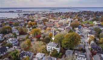 12 Mt Vernon St 5, Newport, RI 02840