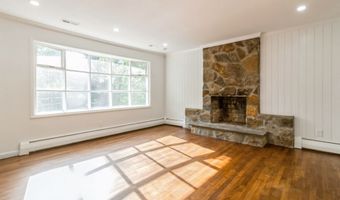 8 Laurel Dr, Brookfield, CT 06804