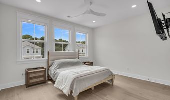 1068 Capersview Ct, Awendaw, SC 29429