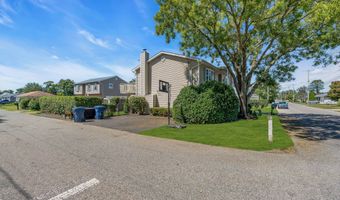 19 Spruce St, Beachwood, NJ 08722