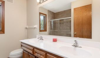 15825 Garden View Dr, Apple Valley, MN 55124