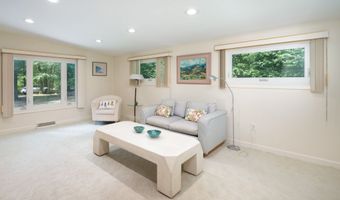 74 Woods Rd, Bethany, CT 06524