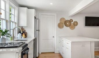 606 Carteret St 2, Beaufort, SC 29902