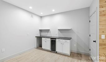 31 Lilac St, Asheville, NC 28806