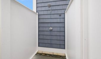 439 Wandsworth St, Narragansett, RI 02882