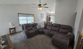 613 Springview Cir, Beatrice, NE 68310