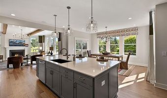 6151 N TRAILWOODS Dr, Ann Arbor, MI 48103