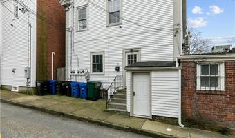 8 Franklin St 3, Newport, RI 02840