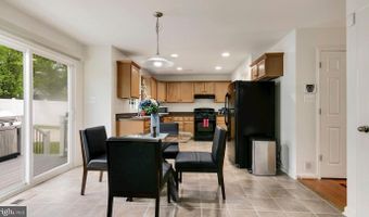 2427 FORT Dr, Alexandria, VA 22303