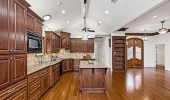 10715 Shoreline Dr, Baton Rouge, LA 70809