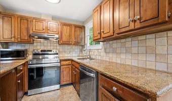 7 Tamarack Dr, Clinton, CT 06413