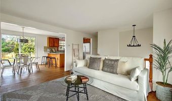 2 Simmons Rd, Barrington, RI 02806