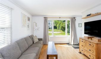 12 Ellen St, Bristol, RI 02809