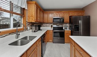 1003 10th Ave SE, Altoona, IA 50009