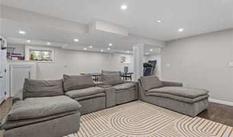 194 Council Rock Rd, Cranston, RI 02921