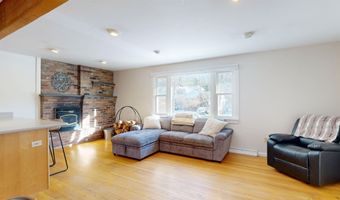 104 Lakewood Pkwy, Burlington, VT 05408