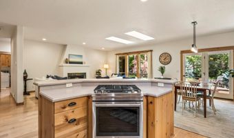 60836 Yellow Leaf St, Bend, OR 97702