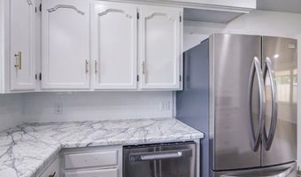 102 Highland Dr, Arkansas City, KS 67005