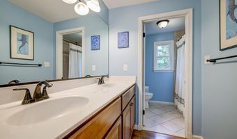 7016 WILSON Ln, Bethesda, MD 20817