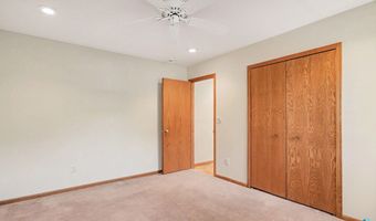 2051 Arbor Rdg, Brookings, SD 57006