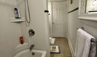 240-242 Vrooman Avenue Unit 2Nd Floor 2Nd Floor, Amsterdam, NY 12010