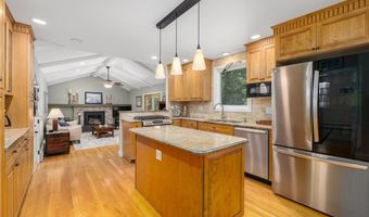 68 Daniel Dr, North Kingstown, RI 02852