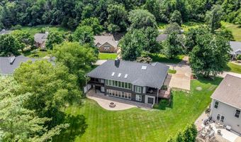 924 Forest Lake Ct, Ballwin, MO 63021