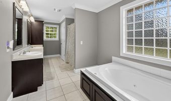82 Drury Ln, Albertville, AL 35950