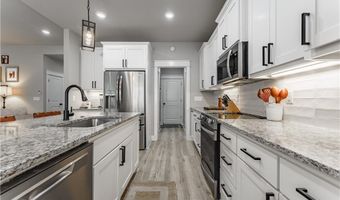 16 Hawthorn Ln, Bella Vista, AR 72715
