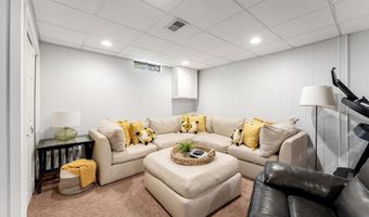 486 Edgeworthe Dr SE, Ada, MI 49301