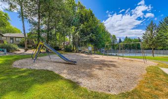 7582 SW CRESMOOR Dr, Beaverton, OR 97008