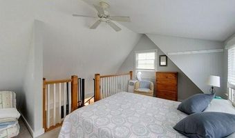 25 Warren Ave, Middletown, RI 02842