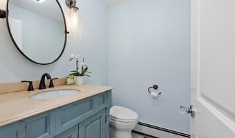 158 Kettle Hole Rd, Bolton, MA 01740