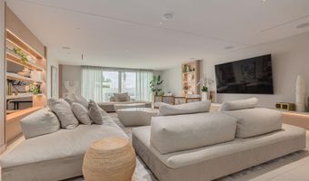 1020 SUNSET POINT Rd 213, Clearwater, FL 33755