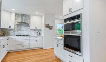 250 ASPEN St, Alexandria, VA 22305