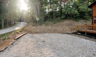 576 Pine Grove Rd, Beattyville, KY 41311